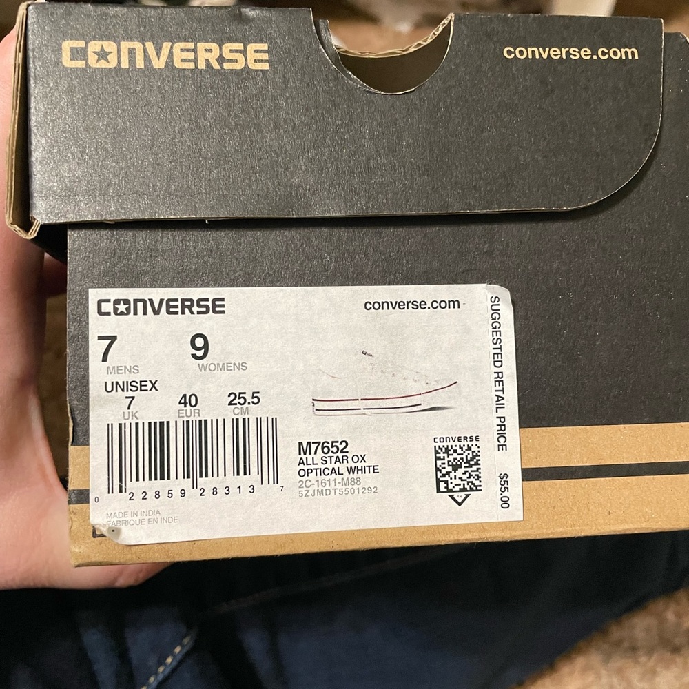 Sz 7 men/ 9 women All Star Converse